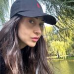 Karisma Kapoor Instagram - Let’s meet my cute friends 🐿️🦆🤎 #natureloving