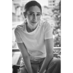 Karisma Kapoor Instagram – Always a pleasure Rohan,love the pics🤍
#Repost @rohanshrestha
・・・
Another day another opportunity to make images with Icons. 
@therealkarismakapoor thank you for being so kind and patient with me that afternoon! 🖤🤍