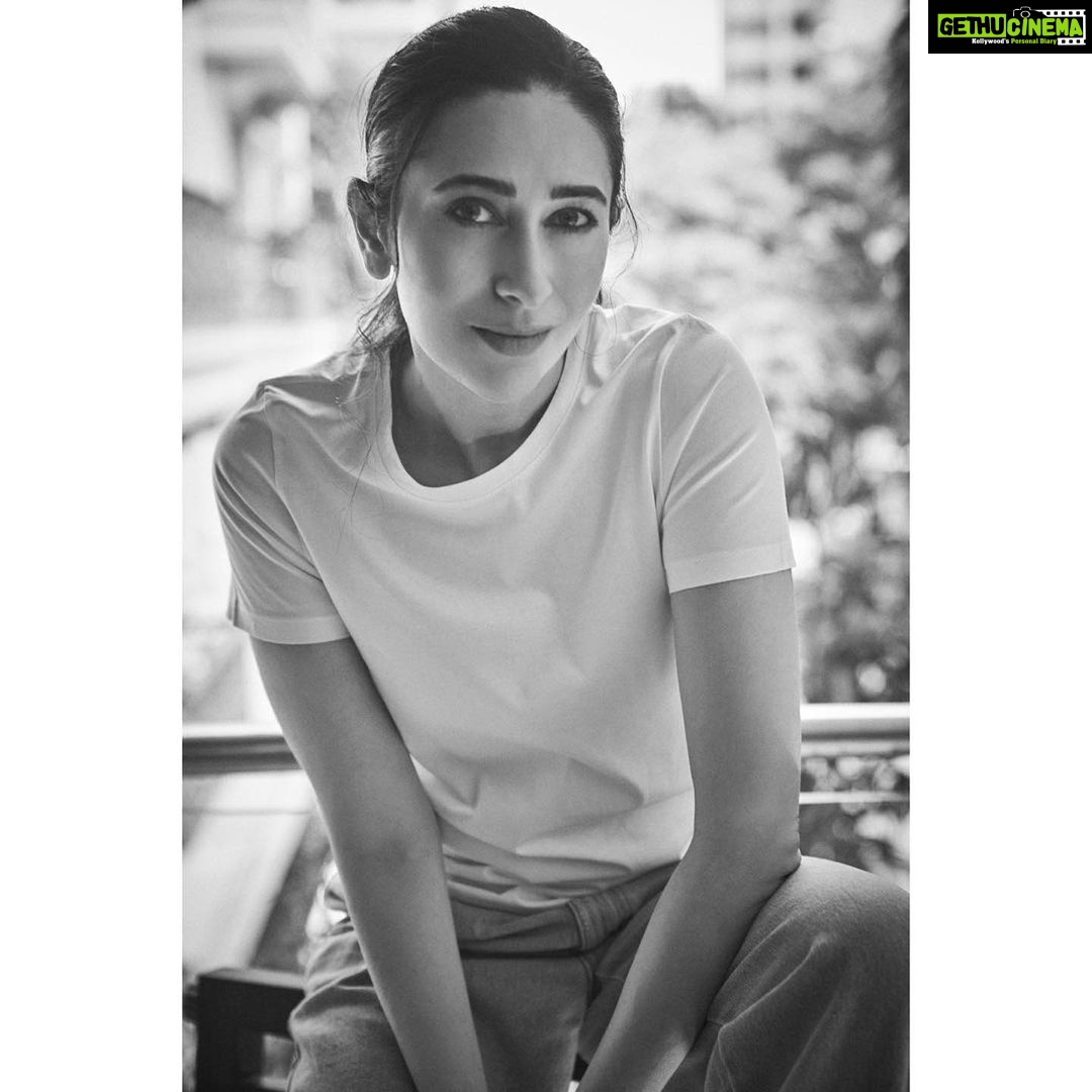 Karisma Kapoor Instagram - Always a pleasure Rohan,love the pics🤍 #Repost @rohanshrestha ・・・ Another day another opportunity to make images with Icons. @therealkarismakapoor thank you for being so kind and patient with me that afternoon! 🖤🤍
