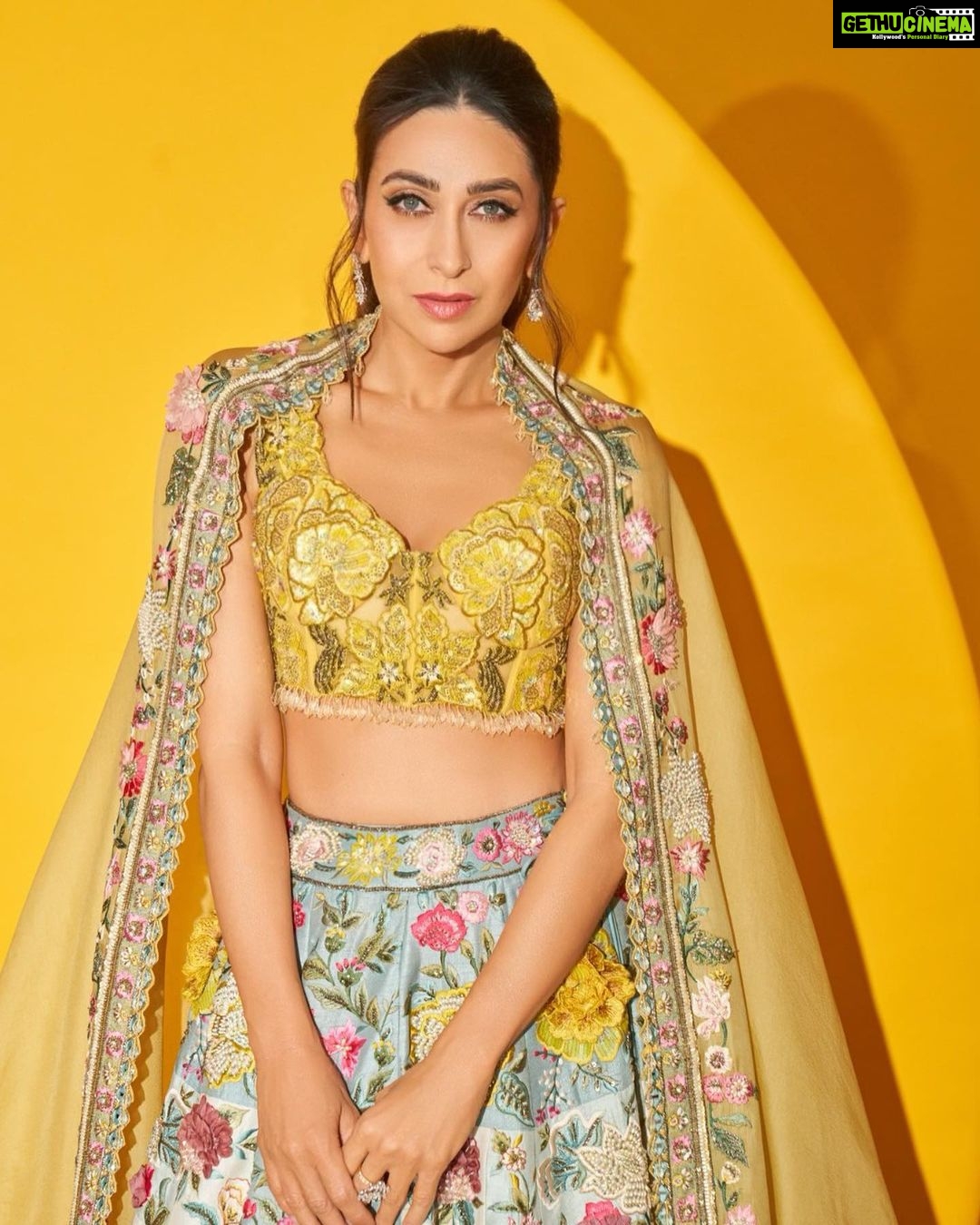 Karisma Kapoor Instagram - Delighted to have been associated with @varun_bahl & @khushii.india for Khushii Foundation's 20-year anniversary celebrations 💛✨