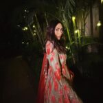Karisma Kapoor Instagram – The spirit of the night 🌙✨🧡
#daawateramzaan #hyderabad