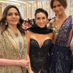 Karisma Kapoor Instagram - All heart to Nita Ji, Mukesh Ji, Isha & the Ambani Family 🤍 @nnmac.india is an alchemy of art and culture which draws from centuries of tradition. Proudly bringing Indian culture & heritage to a global platform The last 2 days have been nothing but immersing myself in culture, fashion, beauty and so much more! Truly a grand edition to Mumbai City 🫶🏻