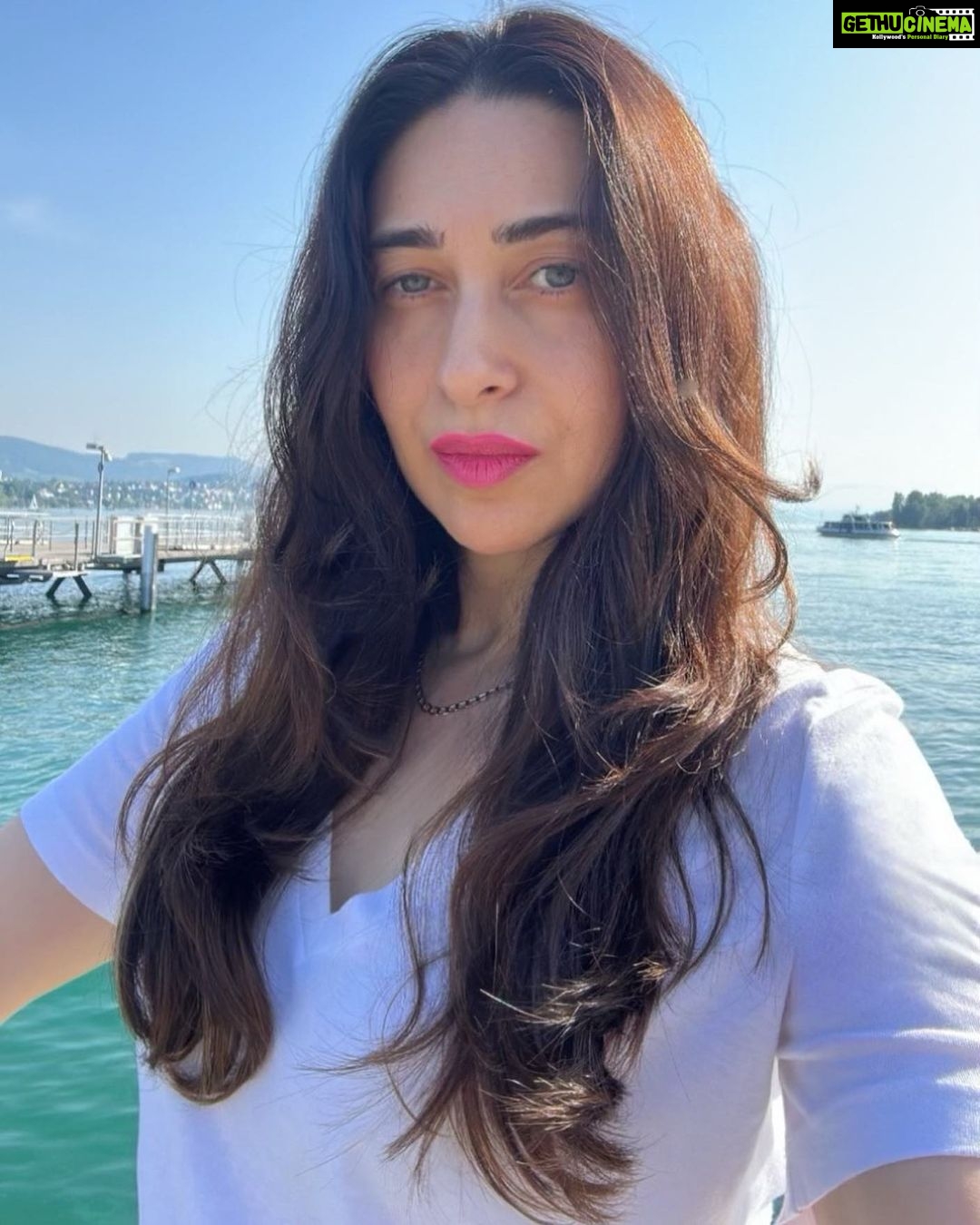 Karisma Kapoor Instagram - No filter just pink lips 🩷