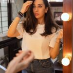 Karisma Kapoor Instagram - Mirror Effect 🪞 #saturdayshenanigans