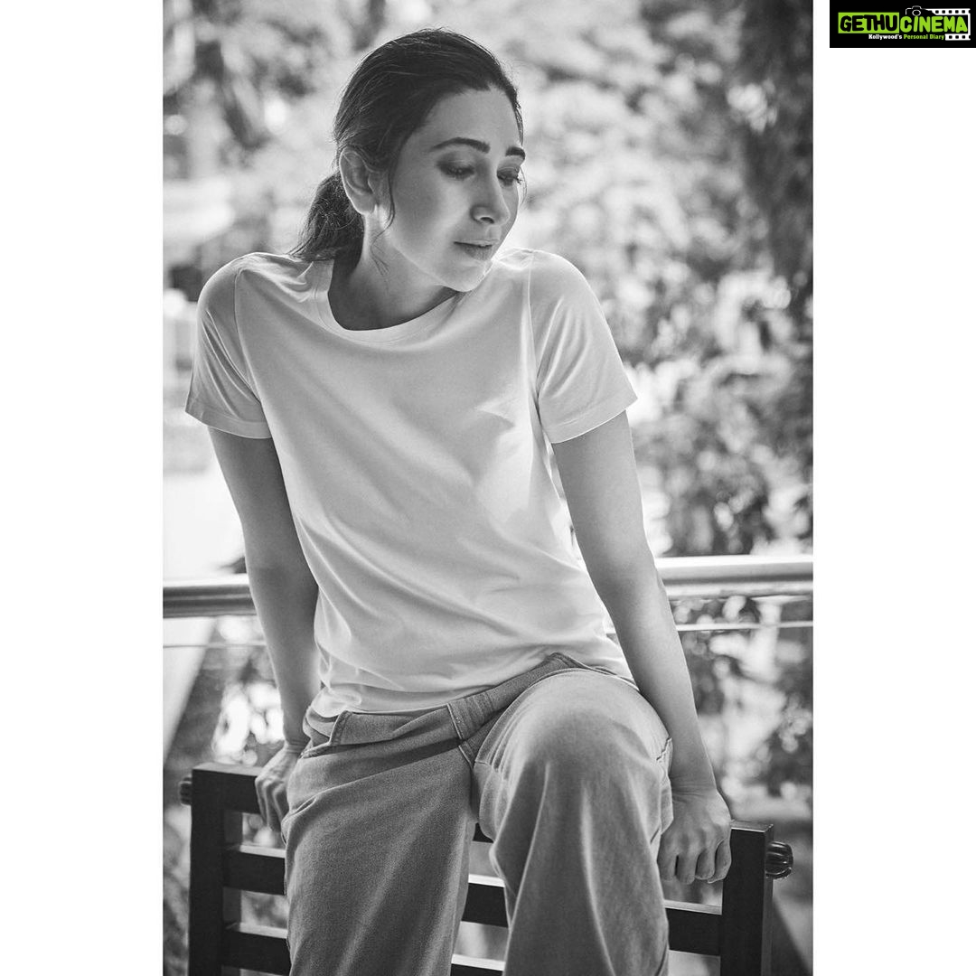Karisma Kapoor Instagram - Always a pleasure Rohan,love the pics🤍 #Repost @rohanshrestha ・・・ Another day another opportunity to make images with Icons. @therealkarismakapoor thank you for being so kind and patient with me that afternoon! 🖤🤍