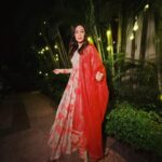 Karisma Kapoor Instagram – The spirit of the night 🌙✨🧡
#daawateramzaan #hyderabad