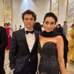 Karisma Kapoor Instagram - All heart to Nita Ji, Mukesh Ji, Isha & the Ambani Family 🤍 @nnmac.india is an alchemy of art and culture which draws from centuries of tradition. Proudly bringing Indian culture & heritage to a global platform The last 2 days have been nothing but immersing myself in culture, fashion, beauty and so much more! Truly a grand edition to Mumbai City 🫶🏻