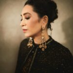 Karisma Kapoor Instagram - Tonight 🖤 for @nmacc.india #thegreatindianmusical #nmacc