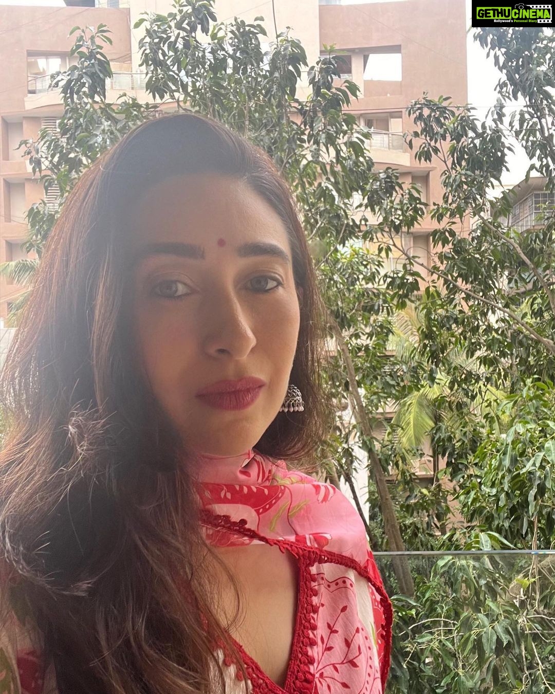 Karisma Kapoor Instagram - Happy Independence Day 🙏🏼🌸🇮🇳