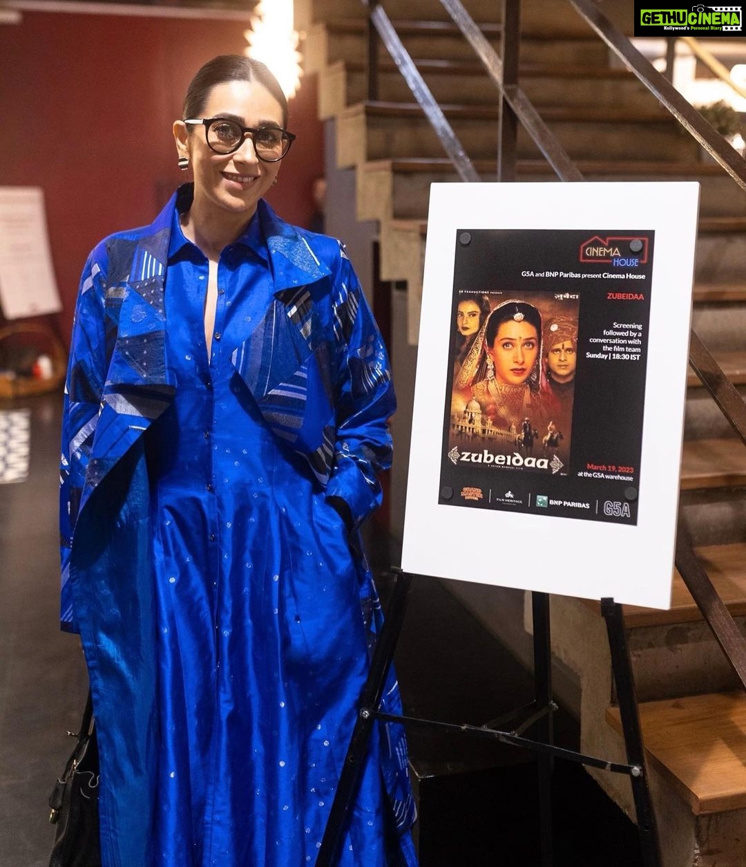 Karisma Kapoor Instagram - When Zubeidaa reunited with Victor π for a very special evening. #ShyamBenegalRetrospective at @g5afoundation #ShyamBenegal @bajpayee.manoj @khalidmohamed9487 @piabenegal9999 @nikkhiladvani @anuradha.parikh #AseemChhabra