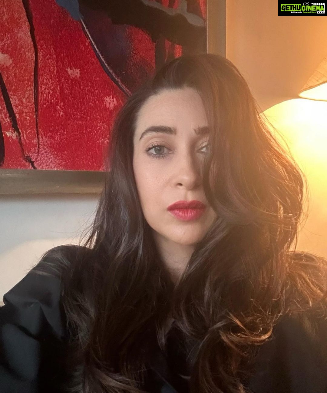 Karisma Kapoor Instagram - Sundaze 🩶🎧🎶🥁🧁🍿