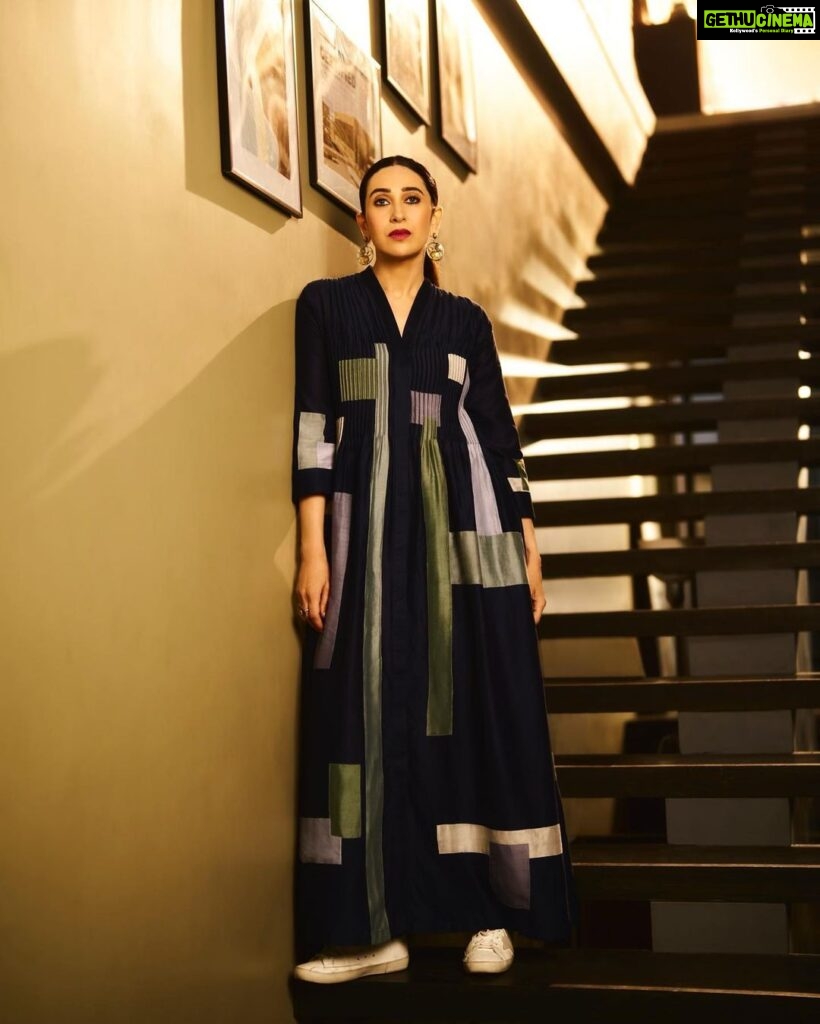 Karisma Kapoor Instagram - Feeling the blue beat 🩵🦋🖤