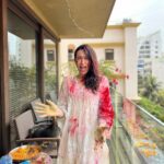 Karisma Kapoor Instagram - How it started and how it’s going 🌈 Happy Holi ❤️ #holifestival #loveandlight