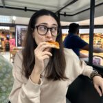 Karisma Kapoor Instagram – Beating the monday blues 🍕😋🧡

#mondaymood