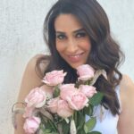 Karisma Kapoor Instagram – Say it with Flowers 🌸 

#sunday #iykyk