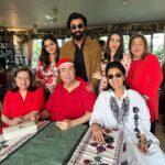 Karisma Kapoor Instagram - Family Matters ❤️ Missed a few who couldn’t be there 🤗 #christmastraditions🎄 #familylove
