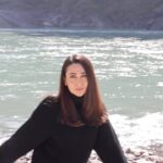 Karisma Kapoor Instagram - This right here is what fuels the soul🏔️☀️🤍 #throwback #traveldiaries