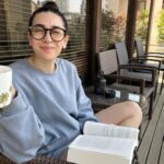 Karisma Kapoor Instagram – Coffee + Good book = Happy Sunday ☕️📖💕
#sundaychill