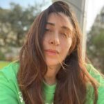 Karisma Kapoor Instagram – Let the beauty of sunrise keep ur heart warm ☀️🤍🍃🍁

#morningselfie #nofilter