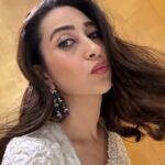 Karisma Kapoor Instagram - Hi there 👋🏼 Loved celebrating Love 🤍 #monacomemories #hopelessromantic
