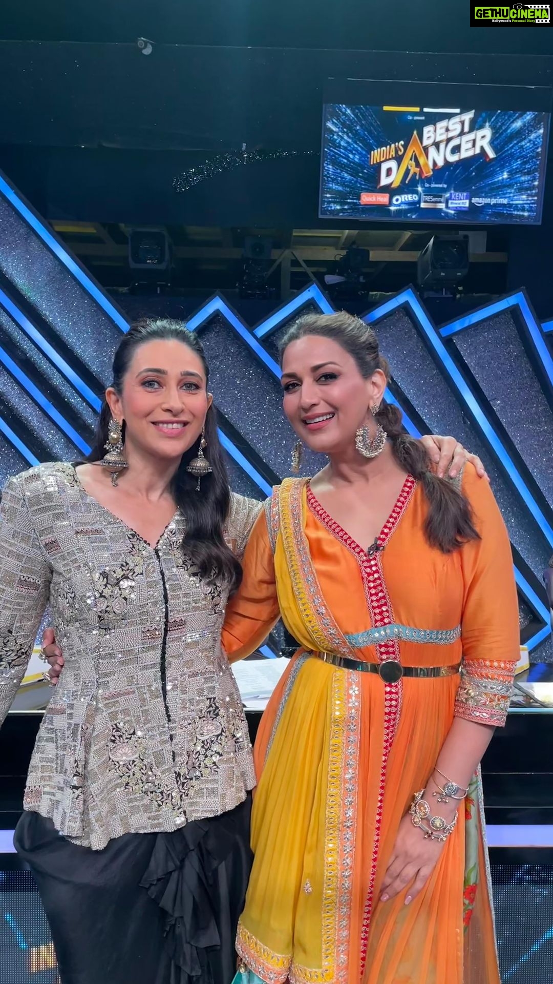 Karisma Kapoor Instagram - Had to remake this one… Reminiscing the g(old) time!♥️♥️ Missed you @tabutiful @neelamkotharisoni ♥️