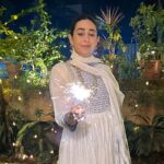 Karisma Kapoor Instagram - When it’s a low key Deepawali 🪔✨🪔✨💙 #sendinglove #stayingin