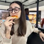 Karisma Kapoor Instagram - Beating the monday blues 🍕😋🧡 #mondaymood
