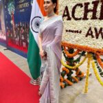 Karisma Kapoor Instagram – I am thankful to Honourable Minister Shri Nitin Gadkari ji, Respected Jury Members, and the Power Corridors (PC) for presenting me with the Indian Achiever’s Award 2023. 

Grateful 🙏🏼

जय हिंद New Delhi