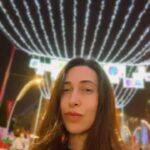Karisma Kapoor Instagram - Beautiful lights, city nights 💖💕💕 #fifaworldcup2022 #semifinals #messyhairdontcare Qatar - Doha