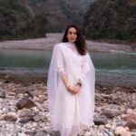 Karisma Kapoor Instagram - The beauty of the mountains 🙏🏼🌄💫