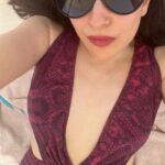 Karisma Kapoor Instagram - Beach Therapy 🌴⛱️☀️⚓️ #sunsandsea