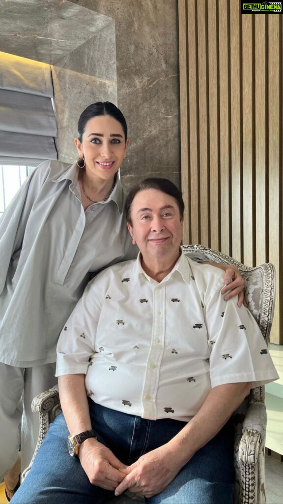 Karisma Kapoor Instagram - A friend, a guide, a role model. That’s what my papa is. To give him a beautiful surprise, here’s what I did and he loved it! 🤍 Are you also planning a surprise for papa but not sure what to do? Check out @myTridentHome’s variety of home furnishing products that shows him just how much you care. Kyunki rishte ho ya ghar, #SajaoMyTridentSe