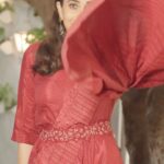 Karisma Kapoor Instagram - My festive pick, that’s classy & quick - an Insta-Saree! 😍 What do you think? @WforWoman #Wforwoman #InstaSaree #FestiveShopping #FestiveFashion