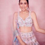 Karisma Kapoor Instagram - Garden of serenity 🦋🌸💫 @lashkaraa