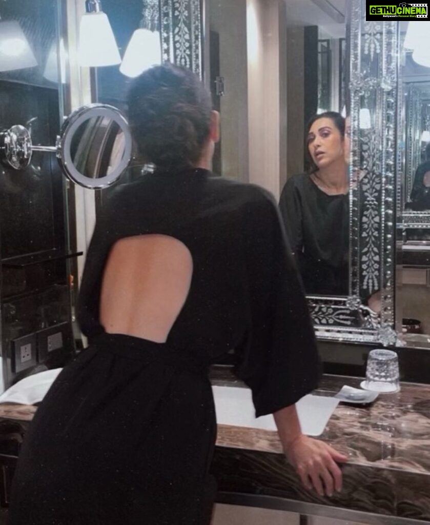 Karisma Kapoor Instagram - Still glamming and going 💋 Pic 📸 @kritikagill