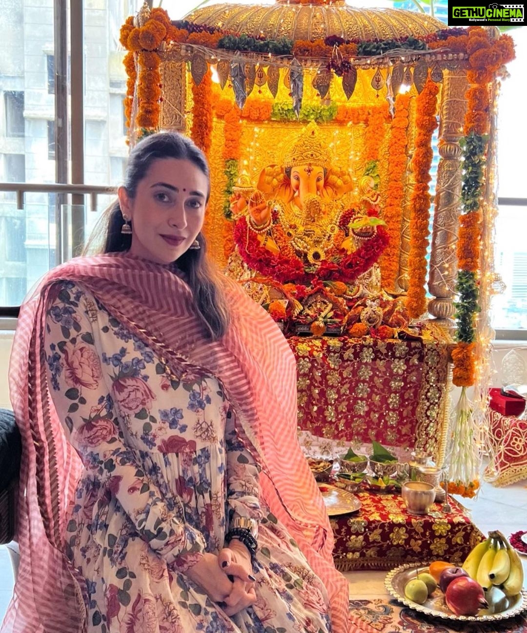 Karisma Kapoor Instagram - गणपति बप्पा मोरया 🙏🏼🌺