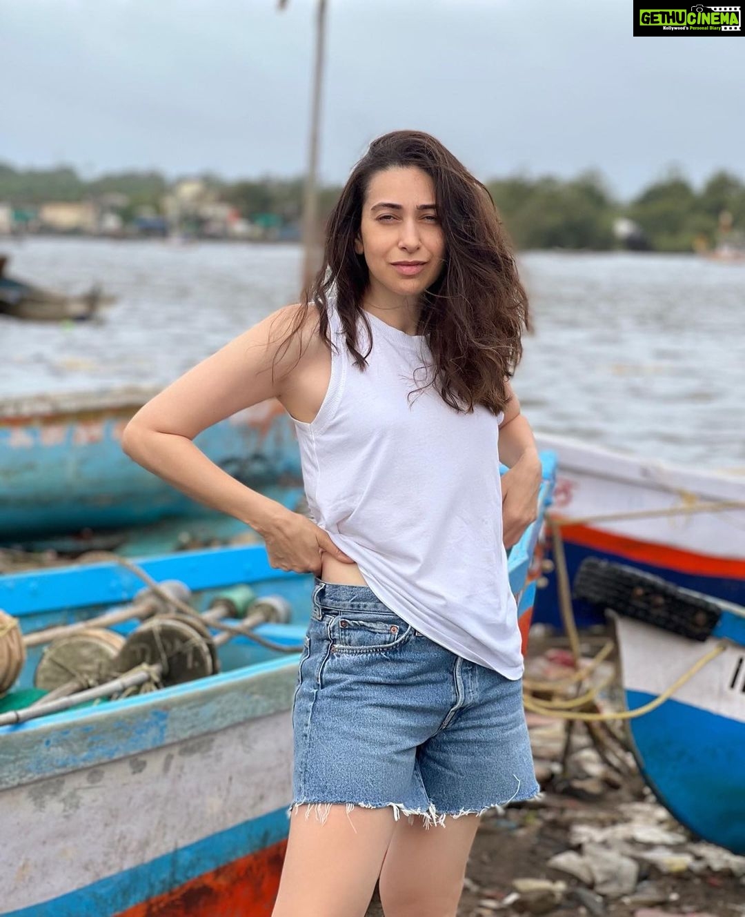 Karisma Kapoor Instagram - Undiscovering Mumbai 🎣 #mumbairains🌧️ #nofliter