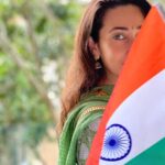 Karisma Kapoor Instagram - Celebrating 75 years of freedom! May it bring prosperity, peace and progress to the nation🧡🙏🏼💚 #happyindependenceday🇮🇳