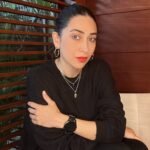 Karisma Kapoor Instagram - @fireboltt_ is now India’s No.1 Smartwatch Brand that has helped me to FIND MY FIRE! 🔥⚡️⚡️ I’ve always believed in striving for progress, not perfection. In this pursuit of progress and growth, my Fire-Boltt Smartwatch has been my biggest motivation. With its unmatchable smart features like health & fitness assistance, Bluetooth Calling, a spot-on display and what-not! Now, it’s your chance to get yourself a Fire-Boltt Smartwatch! Go follow @fireboltt_ and participate in their 1000 Smartwatch Giveaway! You can also avail extra 10% using my code Karisma01 on Fireboltt.com #FindYourFire #WATCHoutforthebest #Fireboltt #FirebolttNo1 #Ad