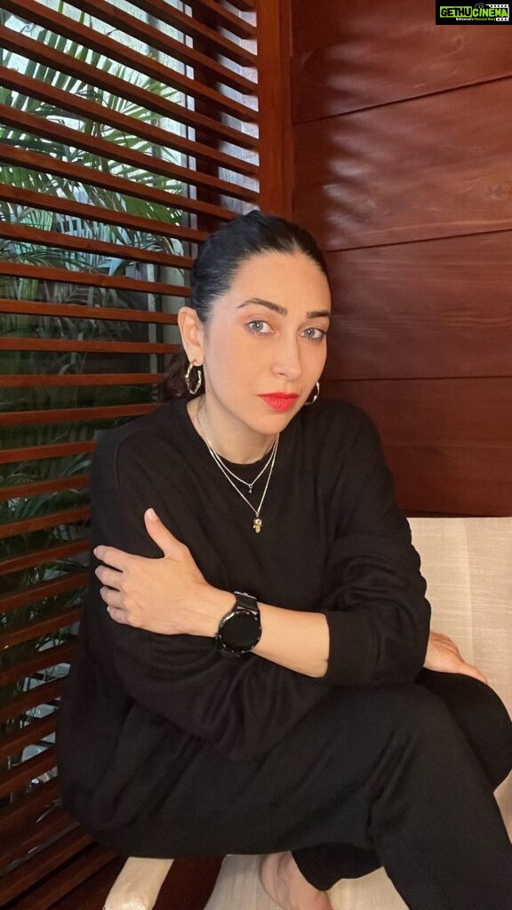 Karisma Kapoor Instagram - @fireboltt_ is now India’s No.1 Smartwatch Brand that has helped me to FIND MY FIRE! 🔥⚡️⚡️ I’ve always believed in striving for progress, not perfection. In this pursuit of progress and growth, my Fire-Boltt Smartwatch has been my biggest motivation. With its unmatchable smart features like health & fitness assistance, Bluetooth Calling, a spot-on display and what-not! Now, it’s your chance to get yourself a Fire-Boltt Smartwatch! Go follow @fireboltt_ and participate in their 1000 Smartwatch Giveaway! You can also avail extra 10% using my code Karisma01 on Fireboltt.com #FindYourFire #WATCHoutforthebest #Fireboltt #FirebolttNo1 #Ad