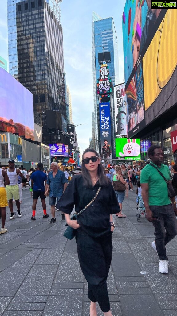Karisma Kapoor Instagram - These lights will inspire you ✨✨ #newyork