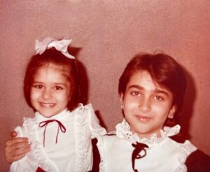 Karisma Kapoor Instagram - To the bestest sister and my best friend ❤️❤️❤️
Happiest birthday 🎊🤗 
Always twinning and winning 👯‍♀️😉😅🙌🏼
#happybirthday