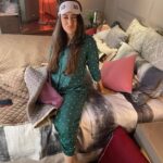Karisma Kapoor Instagram - Still living in the weekend 🐸 #mondaymood