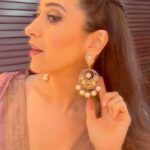 Karisma Kapoor Instagram - Mirror Effect 🪞💜🪞