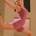 Karisma Kapoor Instagram - Be fierce and fly high 💃🏻 #internationaldanceday @yrf @shiamakofficial @shiamakindiaofficial