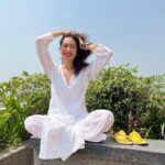 Karisma Kapoor Instagram - White Kurta = Summer Essentials 🌻 #lololoves