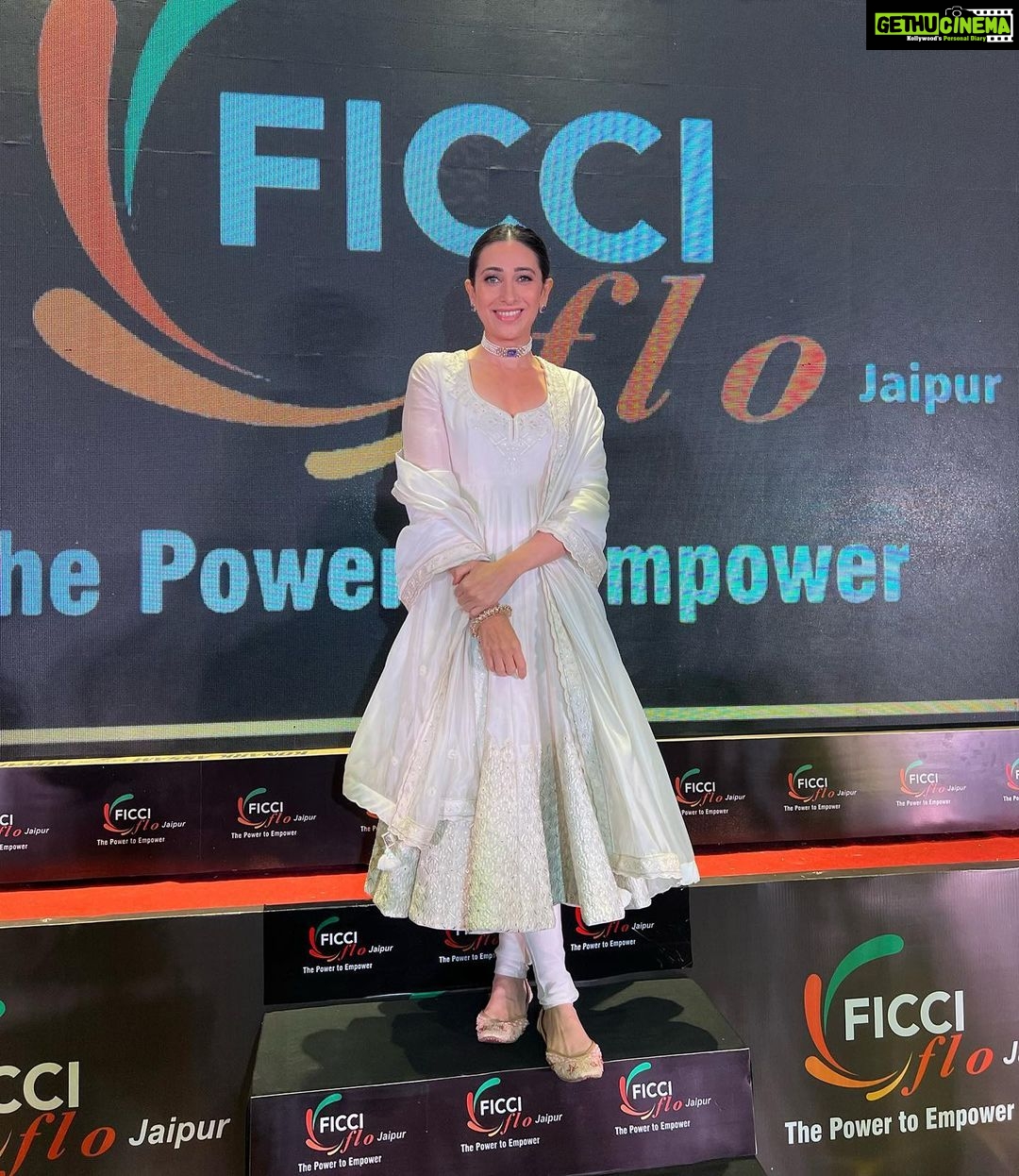 Karisma Kapoor Instagram - It was enthralling to attend a women empowering session with the ladies of FICCI FLO Jaipur. On the occasion of World Health Day yesterday, we pledged to increase wellness and skilling by adopting a village and empowering them right from the grassroot levelβ¦ wishing the girls of FICCI FLO all the very best for this noble cause.ππΌππ @ficciflojaipur