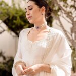Karisma Kapoor Instagram - Indian Summer 🌼 In - @punitbalanaofficial Jewellery - @thehouseofmbj HmU - @kritikagill Managed by - @nasrindsouza