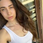 Karisma Kapoor Instagram - Beating the heat 🌻☀️ #tuesdaythoughts #nofilter