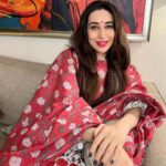 Karisma Kapoor Instagram - A day of Festival’s 🌺 Stay blessed everyone 🙏🏼